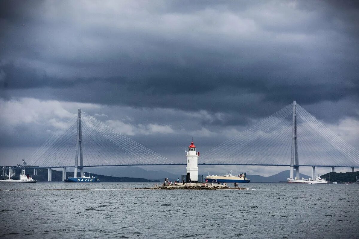 Океан омывающий владивосток. Владивосток море. Японское море Владивосток. Море во Владивостоке название. Владивосток море высокое разрешение.