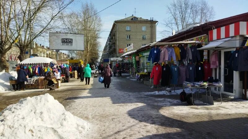Мини рынок Чебаркуль. Вещевой рынок площадь Маркса Новосибирск. Мини рынок. Рынок одежды в Чебаркуле.
