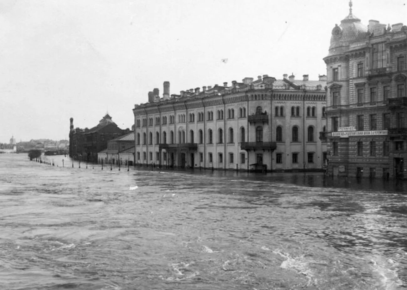1908 год в истории. Наводнение в москве 1908 года. потоп в москве 1908. наводнение в москве 1908 года фото. софийская набережная наводнение 1908 года.