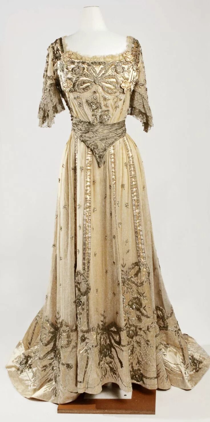 Платья под старину. Платье 19 век Эдвардианская. Винтаж Edwardian Dress. Платья антик 19 век. Платье 19 век Эдвардианская бохо.