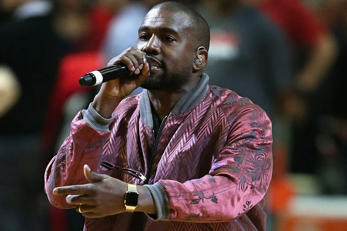 Канье уэст на английском. Kanye west news. Гоша рубчинский и канье уэст. Канье уэст на английском. Канье уэст на английском.