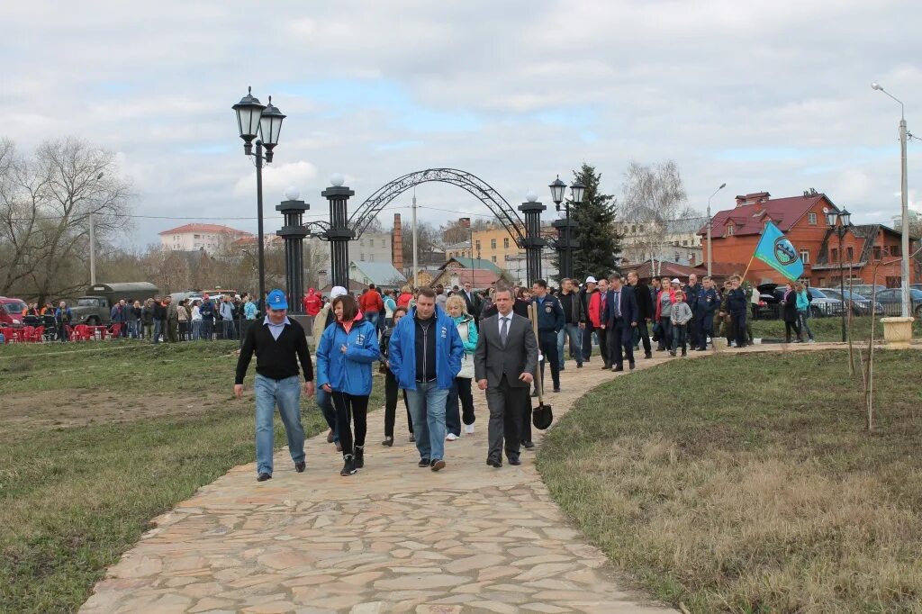 Принарский парк серпухов. Приморский парк Серпухов. Занарский парк в Серпухове. Парки Серпухова Приморский. Лето парк Принарский Серпухов.