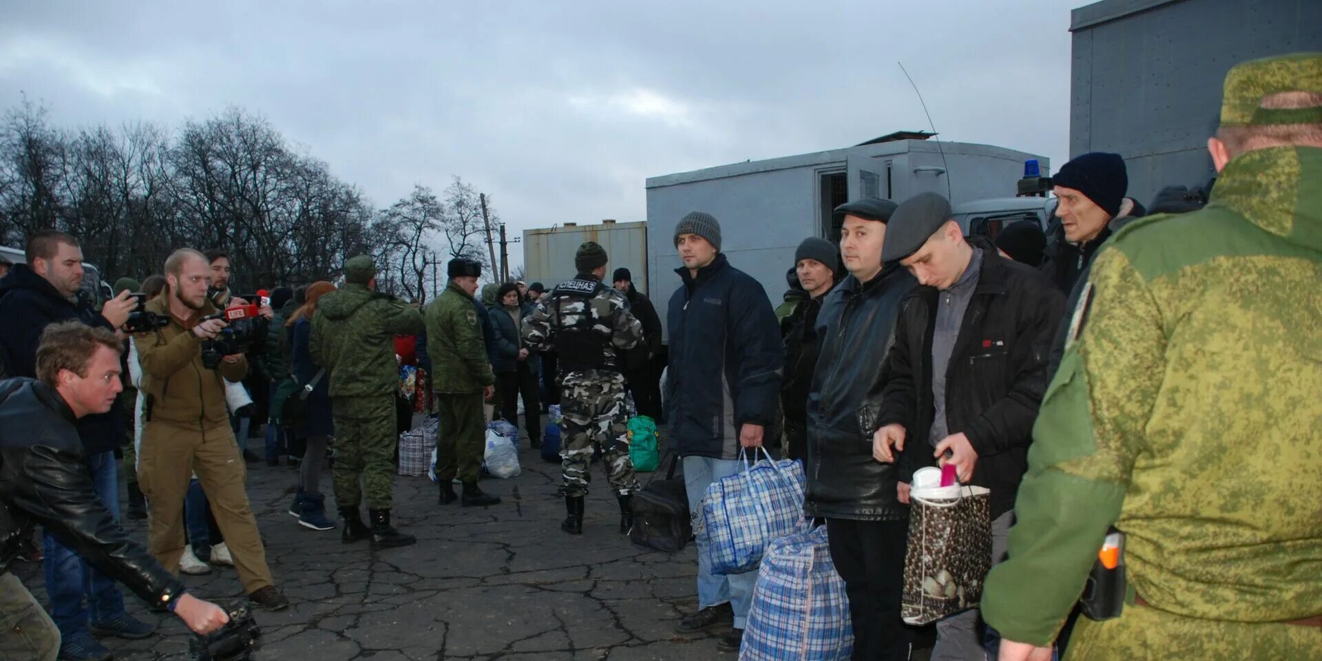 Украинские военные. Освобожденные из плена российские военные. Российские военные на Украине. Военнопленные последние новости
