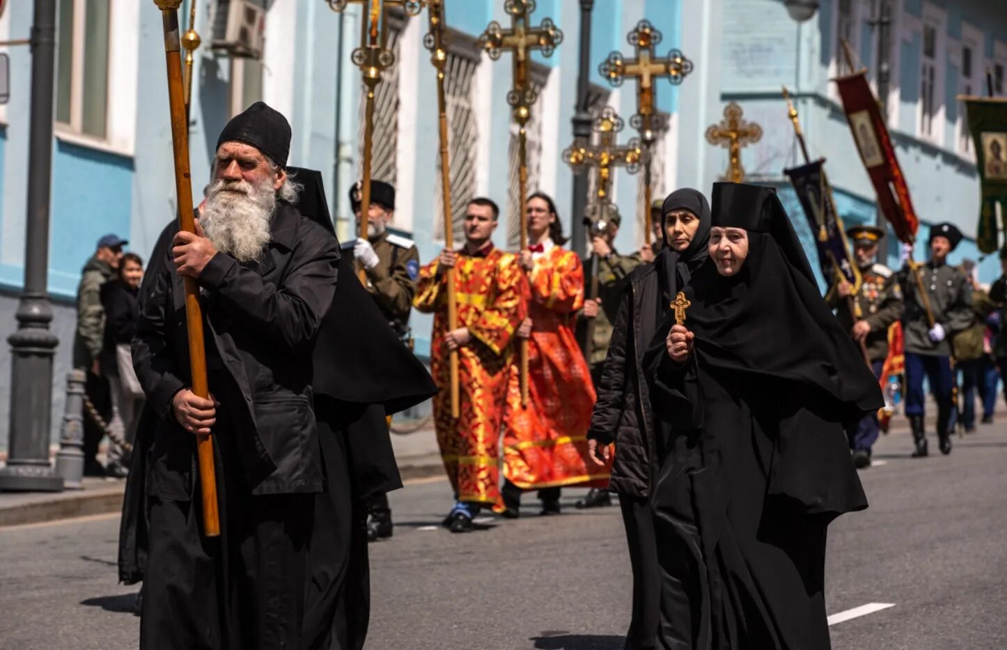 Какой сегодня праздник в россии 28 февраля. Крестный ход Владивосток. Крестный ход на Пасху. Православное шествие. Крестный ход Владивосток Пасха 2022.