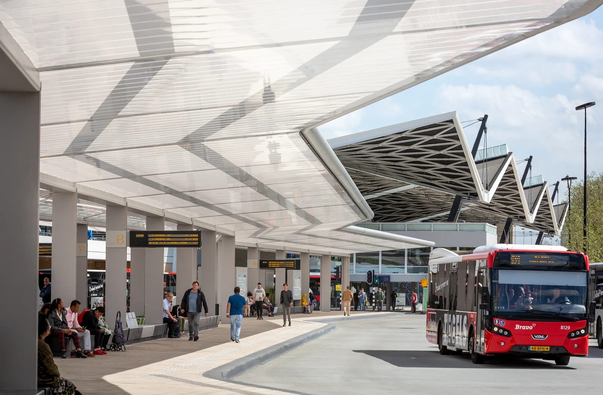 The bus station is in. Автовокзал тилбург, нидерланды. болтон bus station. автобусная станция.