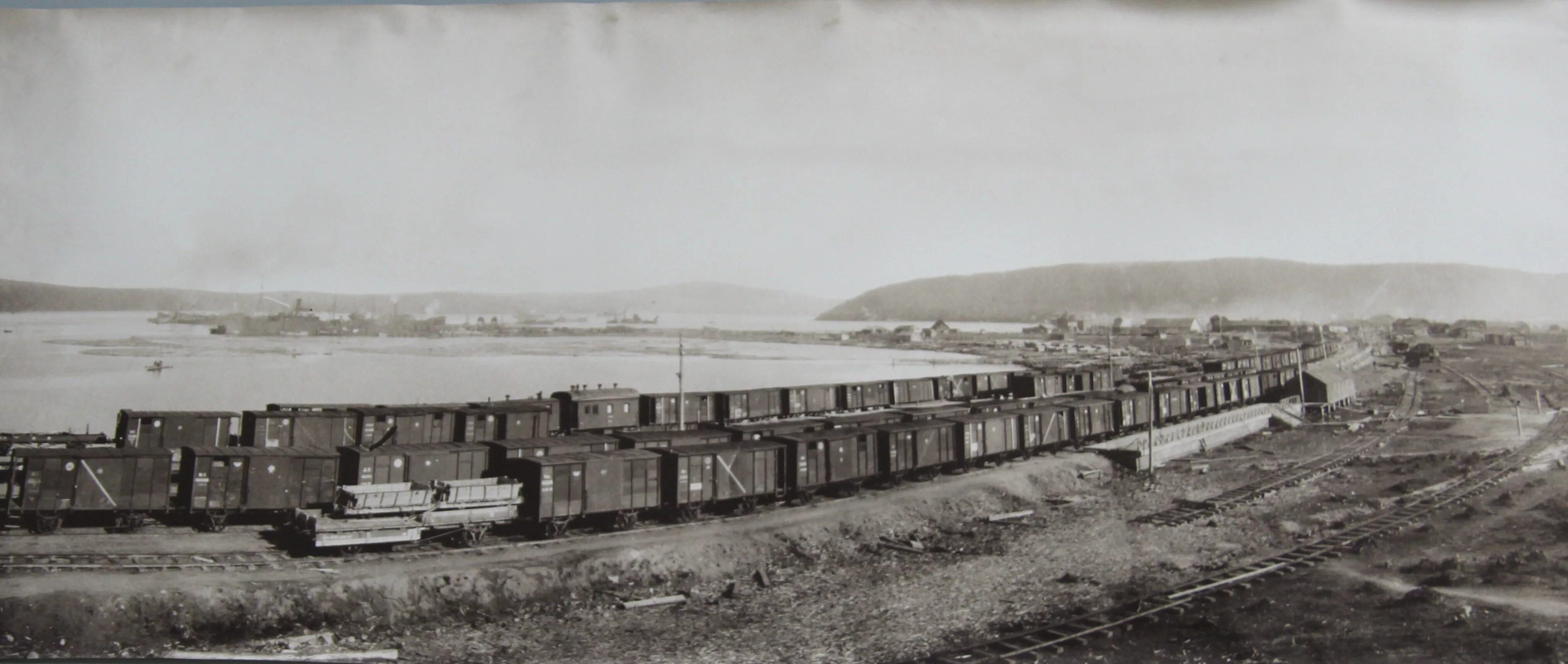 Мурманская железная дорога. Мурманская железная дорога 1916. Порт Мурманска 1916. Мурманск в 1916 году. Первый Мурманский вокзал 1916.
