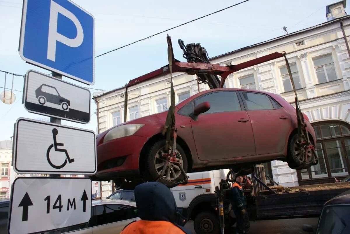 Штраф за парковку. За парковку в неположенном месте. Парковка в неположенном месте штраф. Неправильно припаркованный автомобиль.