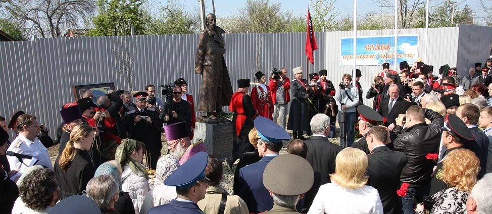Погода в корнилове. Погода в корнилове. Памятник корнилову елизаветинская. Музей рода корниловых в рясне. Памятник корнилову елизаветинская.