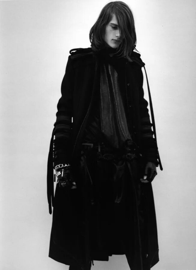 Готы и сатанисты субкультура. Гот парень. Стоит если готов. Металлисты с длинными волосами. Современные готы.