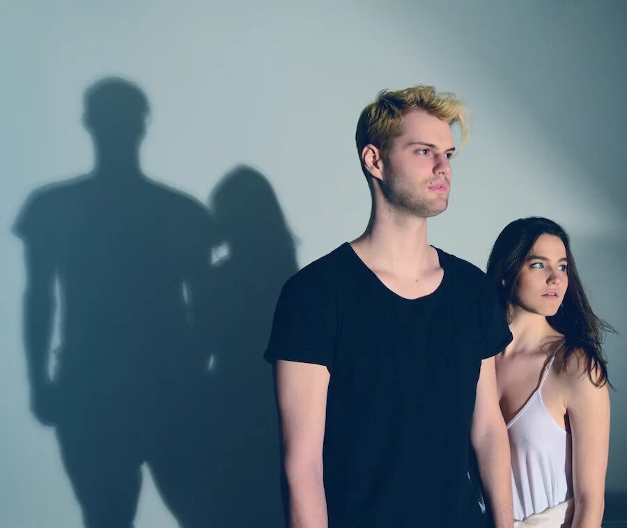 Egor kreed голос. Lovers rock tv girl. Not allowed tv girl. Tv girl смысл песен. такер хэлперн.