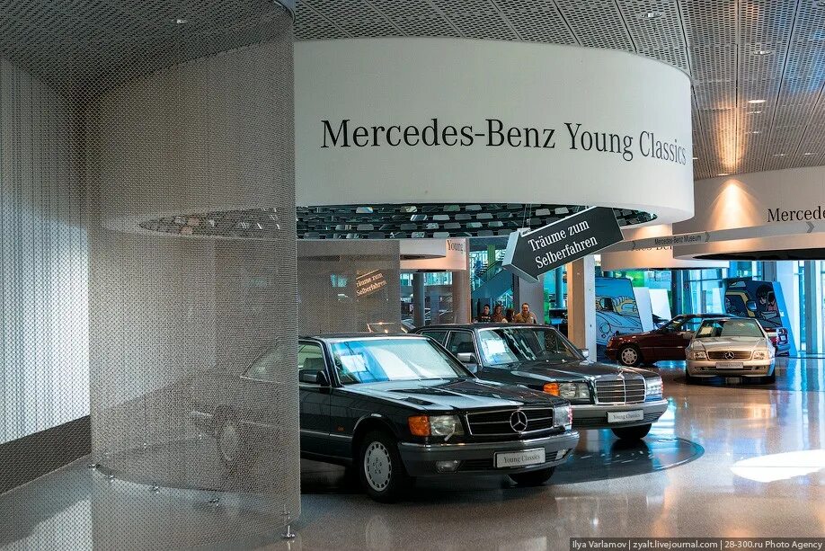 Музей Mercedes-Benz в Штутгарте Германия. Музей Mercedes-Benz Штутгарт. Музей автомобиля Мерседес в Штутгарте. Главный офис Мерседес Бенц в Германии.