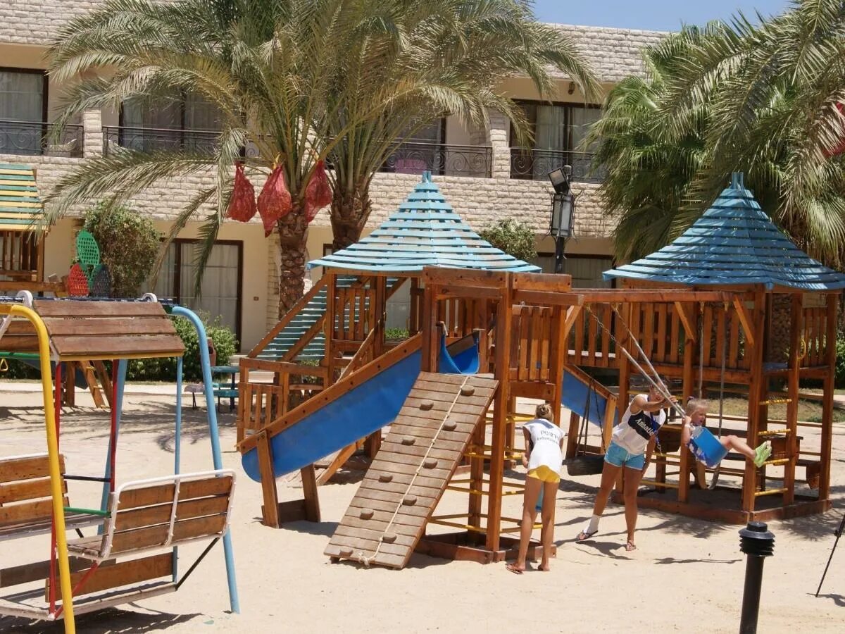 Aladdin hurghada 4. Алладин Бич Резорт отель Хургада. Aladdin Beach Resort 4 Хургада. Отель алладин Хургада Египет. Египет отель алладин 4 Хургада.