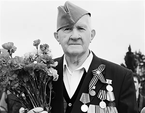 Ветерана лишают. Ветерана лишают. Ветераны с орденами. Всем ветеранам земной поклон. Ветеран сидит на лавке.