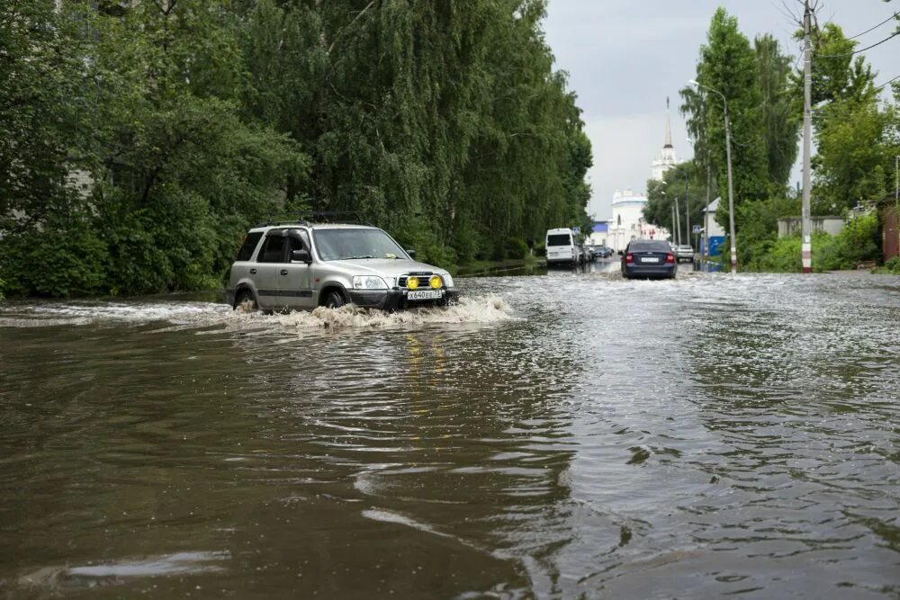 Ульяновск дождь. Обычный дождь. Лужа Ульяновск. Бийск дождь.