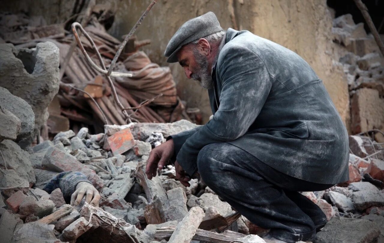 Землетрясение в армении спитак. Землетрясение в спитаке в каком. Спитак и ленинакан землетрясение. Спитак и ленинакан землетрясение. Спитак землетрясение 1988.