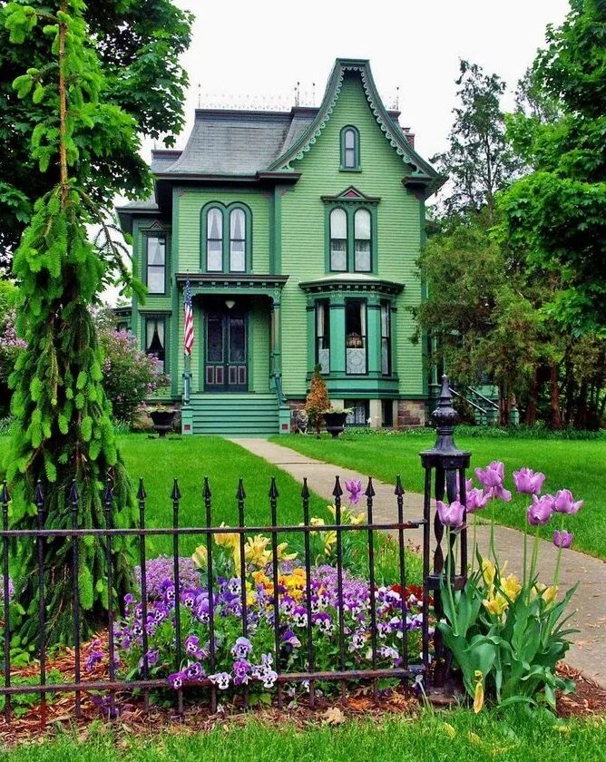 Зеленый дом 7. Особняк айви хаус. old house грин хиллс. дача в викторианском стиле. зеленый дом.