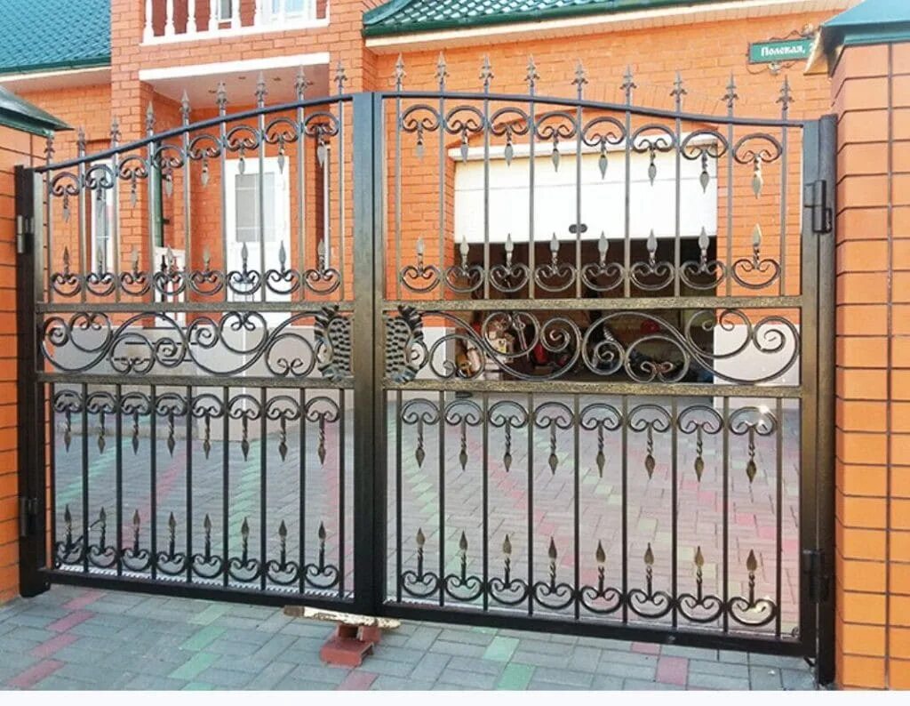 Кованые ворота Ишеева. Ворота кованые арт в013. Кованые ворота 19 век.