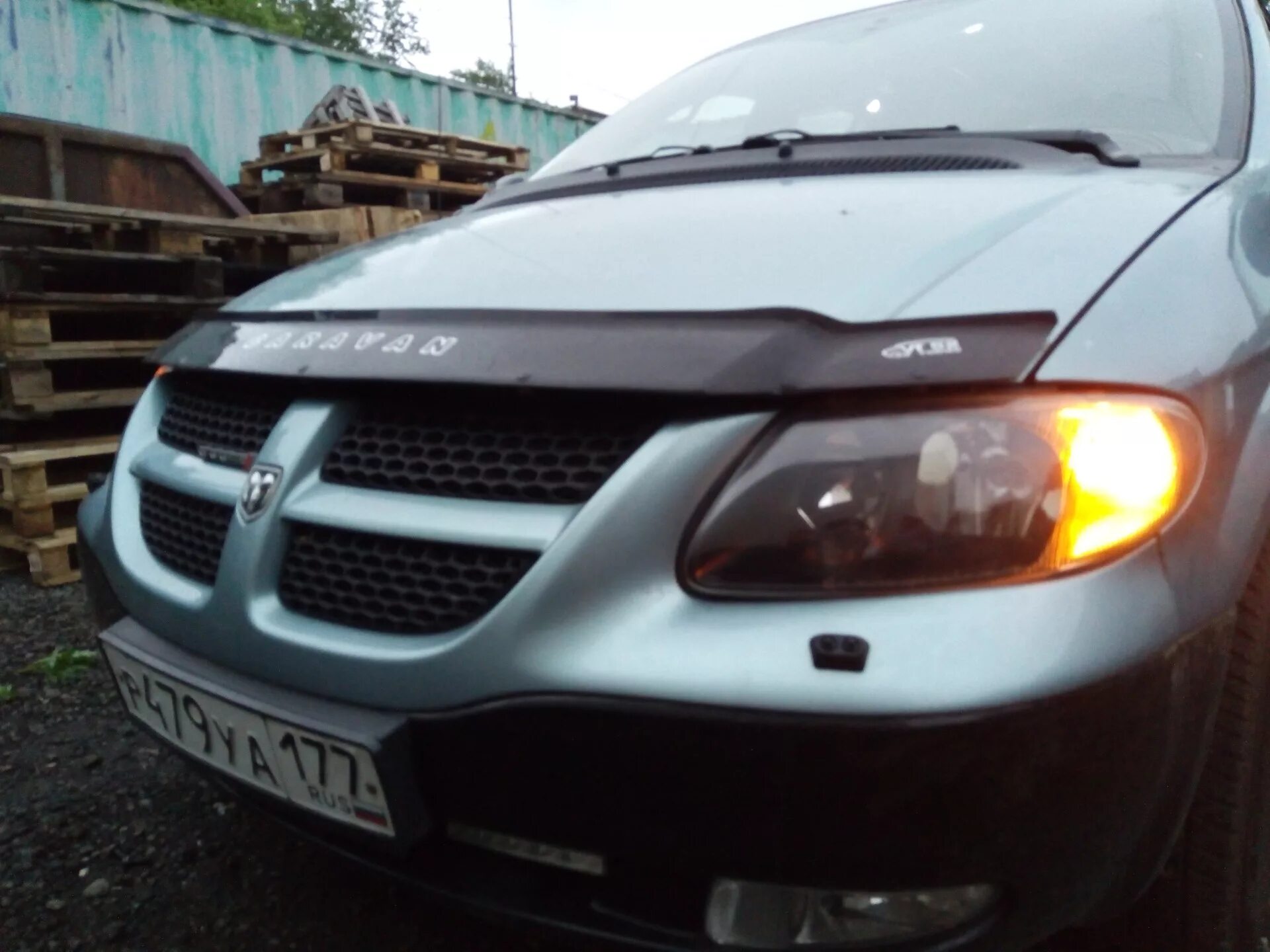 Фары dodge Caravan 4. Dodge Caravan 4 ПТФ. Dodge Grand Caravan 2008 линзы фары. ПТФ Додж Караван 2002 год. Фары караван 4