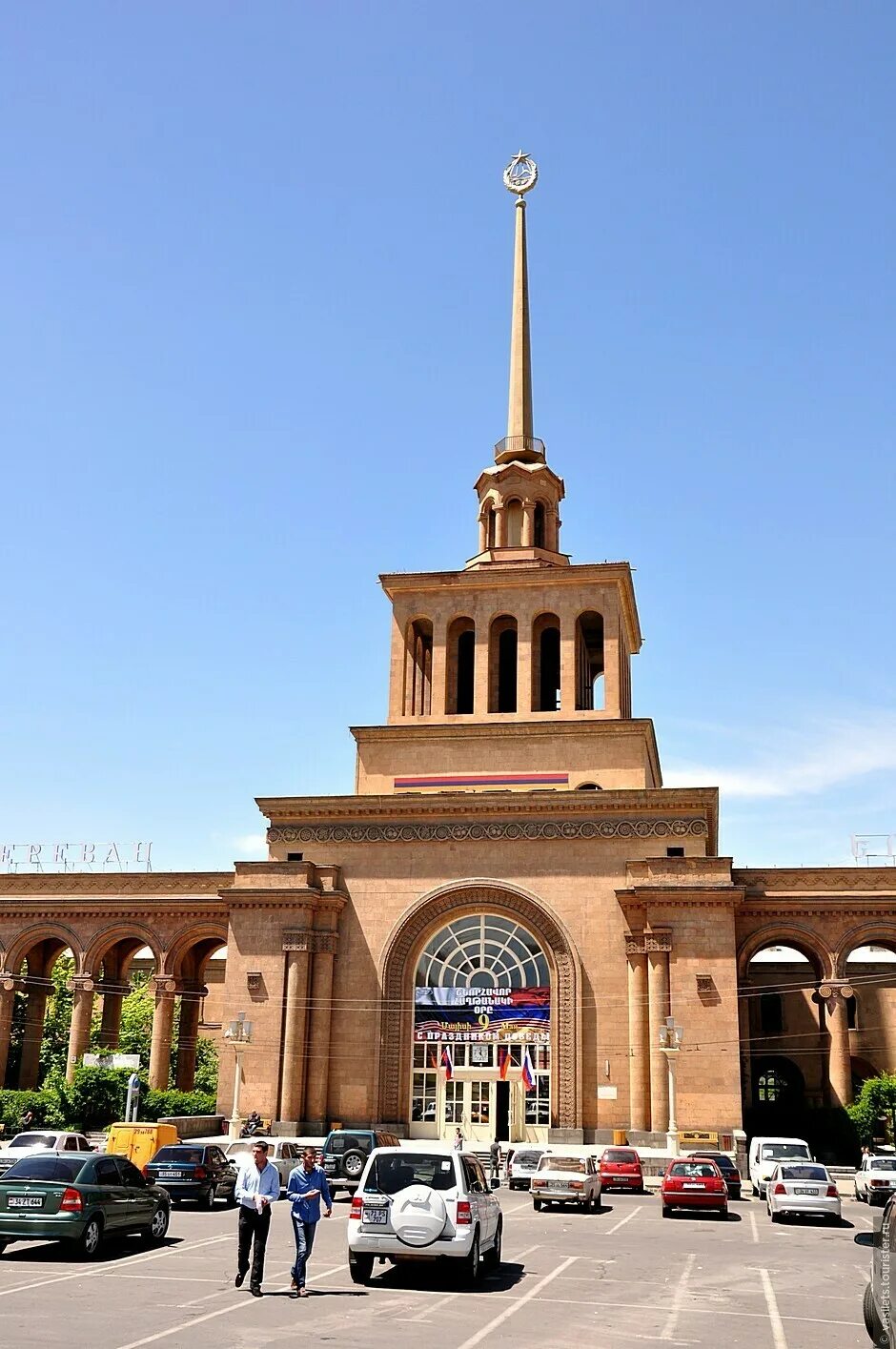Ереван вокзал. Вокзал Армения. Станция Ереван. Армения Ереван центр. Вокзал Ереван.