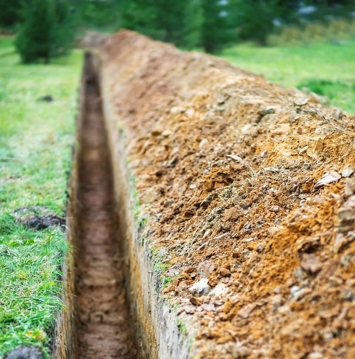 Требования безопасности при проведении земляных работ. Применять траншея. Jcb экскаватор копка траншеи. Применять траншея. Канава для фундамента.