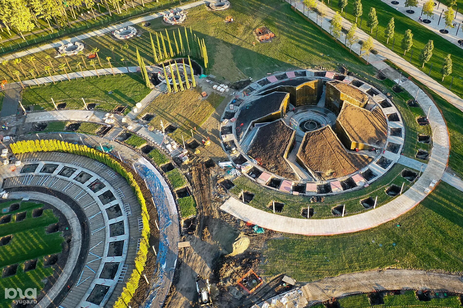 парк краснодар строительство. парк около стадиона краснодар. парк краснодар парк галицкого. ночной парк галицкого в краснодаре. парк краснодар строительство.