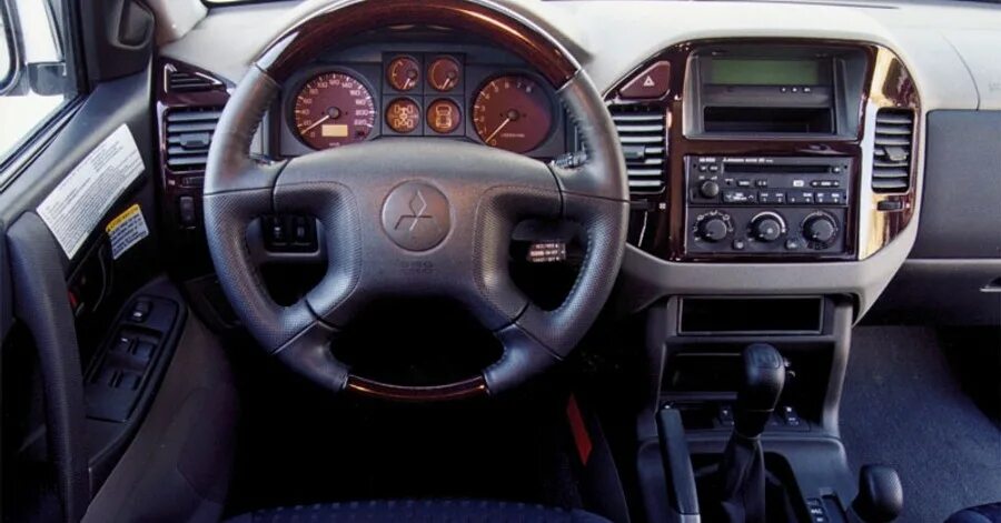 Mitsubishi montero sport 2004 салон. Montero sport 2000 салон. Митсубиси монтеро спорт 2000 салон. Montero sport 2000 салон. Mitsubishi montero sport 2001 салон.