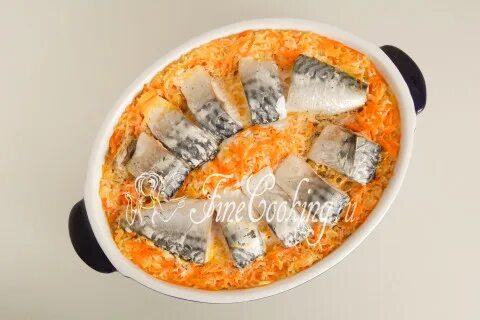 Скумбрия с овощами в сметане