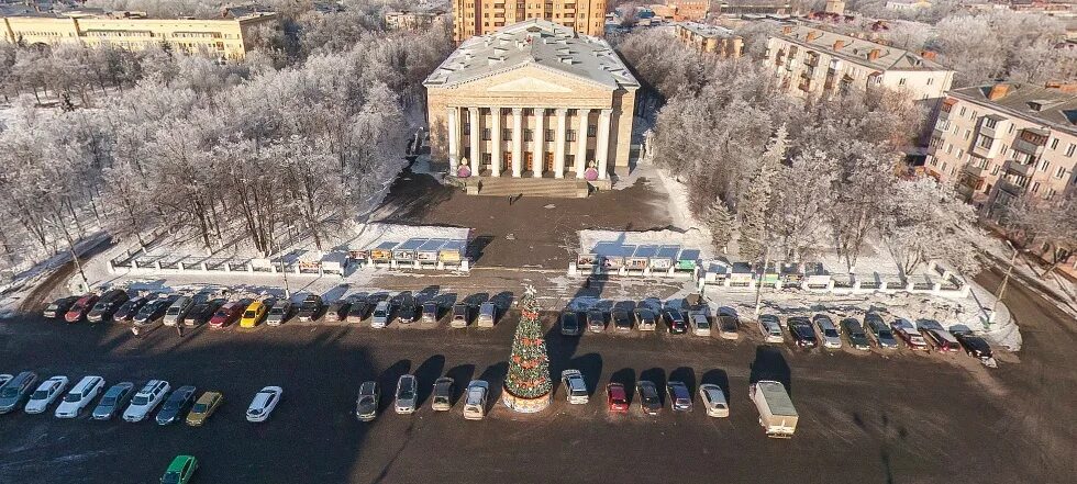 дк каменоломни елка. елка дк жуковский. елка в жуковском 2021. ёлка в дк жуковский. елка у дк 2021 жуковский.