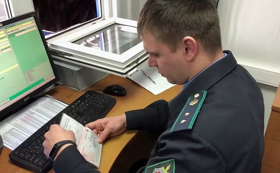 Служба контроля сотрудников. Пограничный контроль домодедово. пограничный контроль пограничная служба фсб россии. пограничная служба фсб аэропорт. паспортный контроль пограничная служба фсб россии.