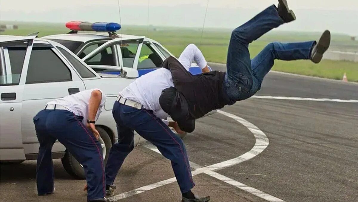 В погоне за преступниками. Погоня полиции. Полиция гонится. Погоня ГАИ.