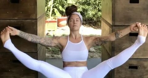 Yogi Period Viral Video - Bleeding Through Yoga Pants.
