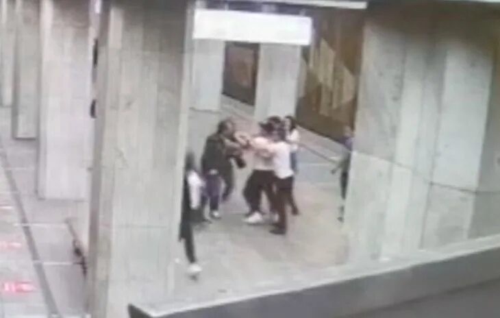 Нападение в метро. Мигранты избиение в Москве метро. Метро Печатники избиение. Происшествие на станции метро Царицыно.