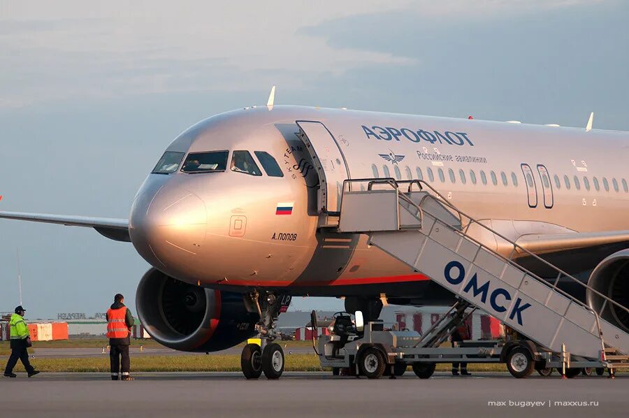 Самолет омск москва. Самолет аэрофлот омск. омский аэропорт аэрофлот. su1763 самолет.