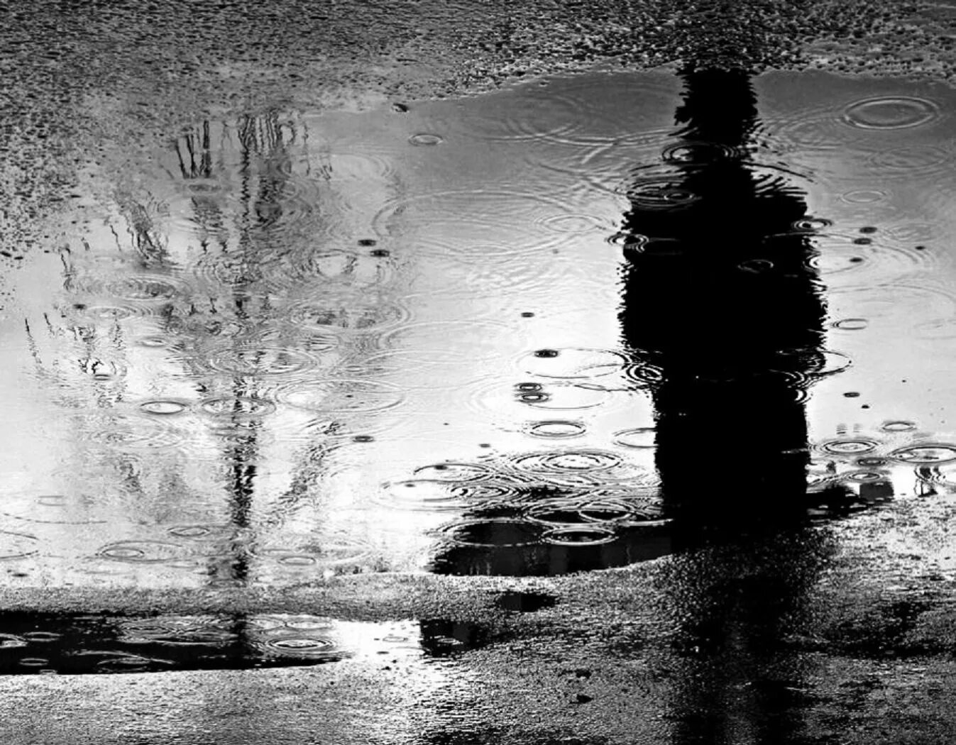 День грустных людей. Дождь одиночество. Дождь серость. Печаль. Одиночество под дождем.