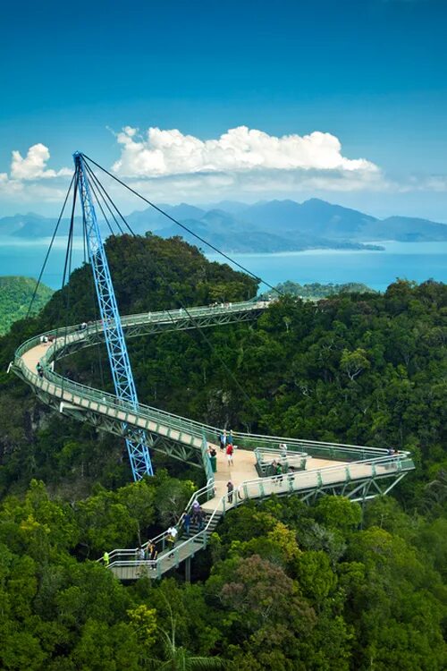 Отель skybridge. Скайбридж Лангкави. Небесный мост Лангкави. Лангкави Скай бридж. Лангкави остров мост.