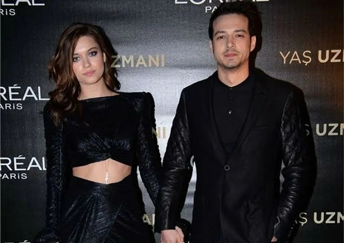 Мерт демир. С кем встречается мерт. Альп навруз и афра сарачоглу. Мерт языджыоглу афра сарачоглу. Афра сарачоглу с мужем.