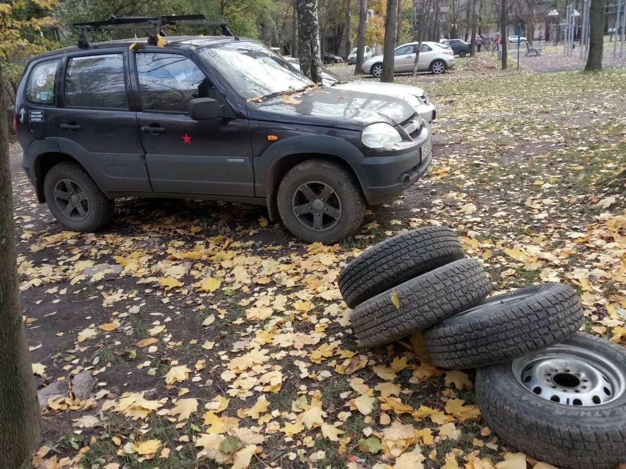 Купить резину шеви нива. Шины р16 на Шевроле Нива. Колёса Нива Шевроле р15. Нива Шевроле r16. Нива Шевроле резина 15.