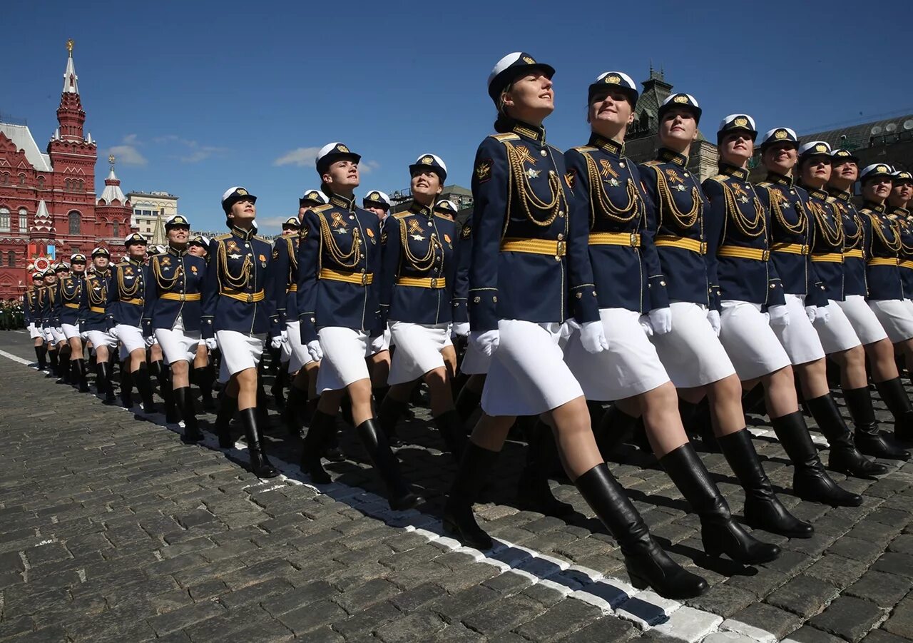 19 май 2017. Парад Победы 2017 в Москве. Женщины военнослужащие на параде. Военные на параде Победы. Девушки на параде в Москве.