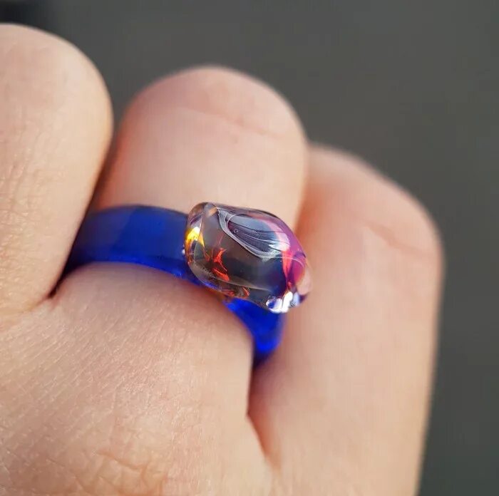 Ring glasses. Стеклянное кольцо. Кольца из стекла. Кольцо со стеклом. Кольцо из стекла прозрачное.