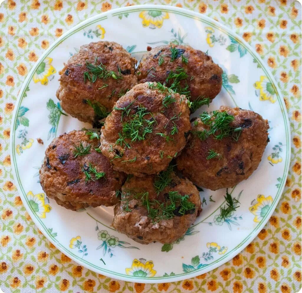 Как и сколько готовить котлеты из говядины мягкими и сочными?