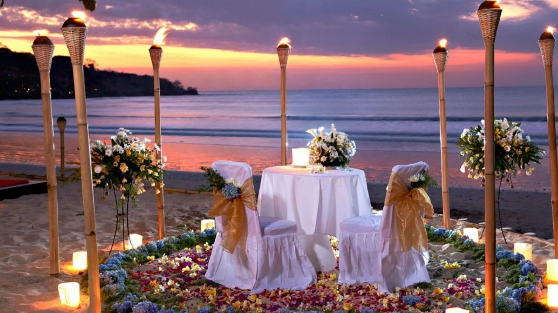Романтик на Бали. Романтичное место. Красивые романтические места. Красивое романтичное место. Церемония желаний