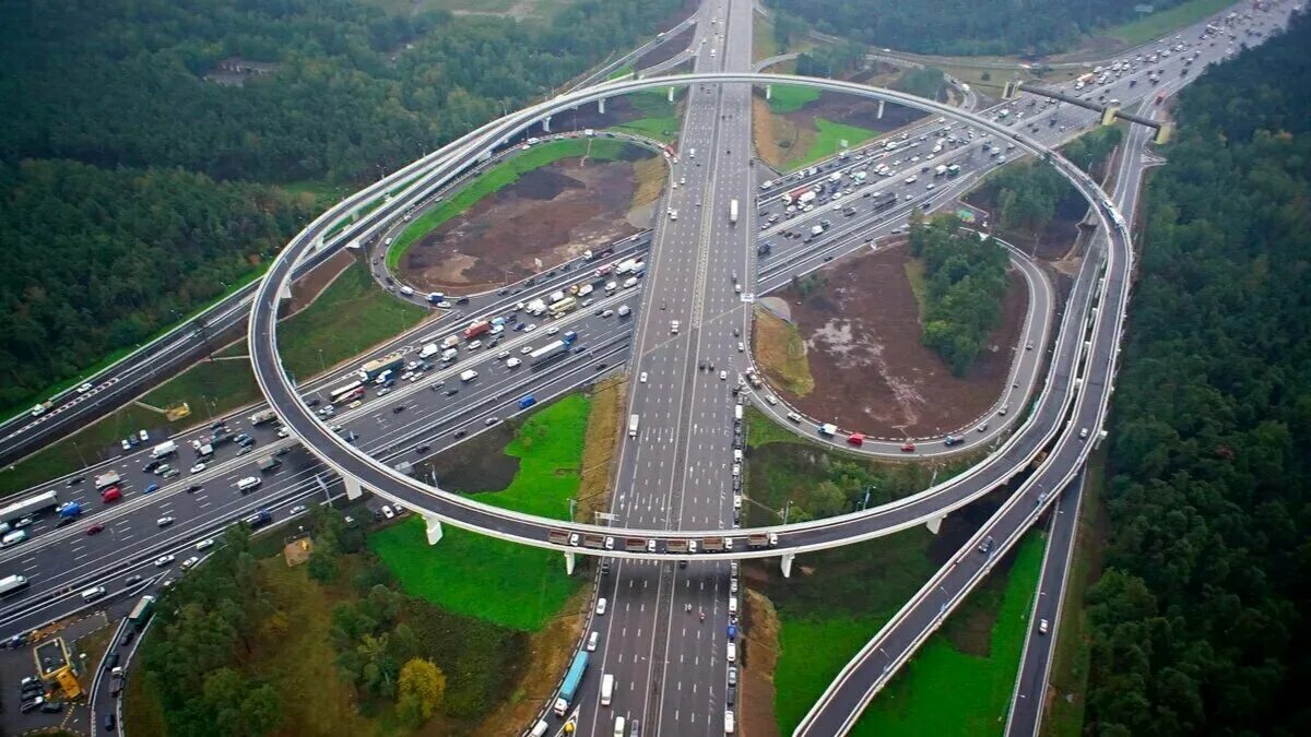 Аввальтированное дорога. Три шоссе. Красивая дорога. Шоссе московской области. Три шоссе.