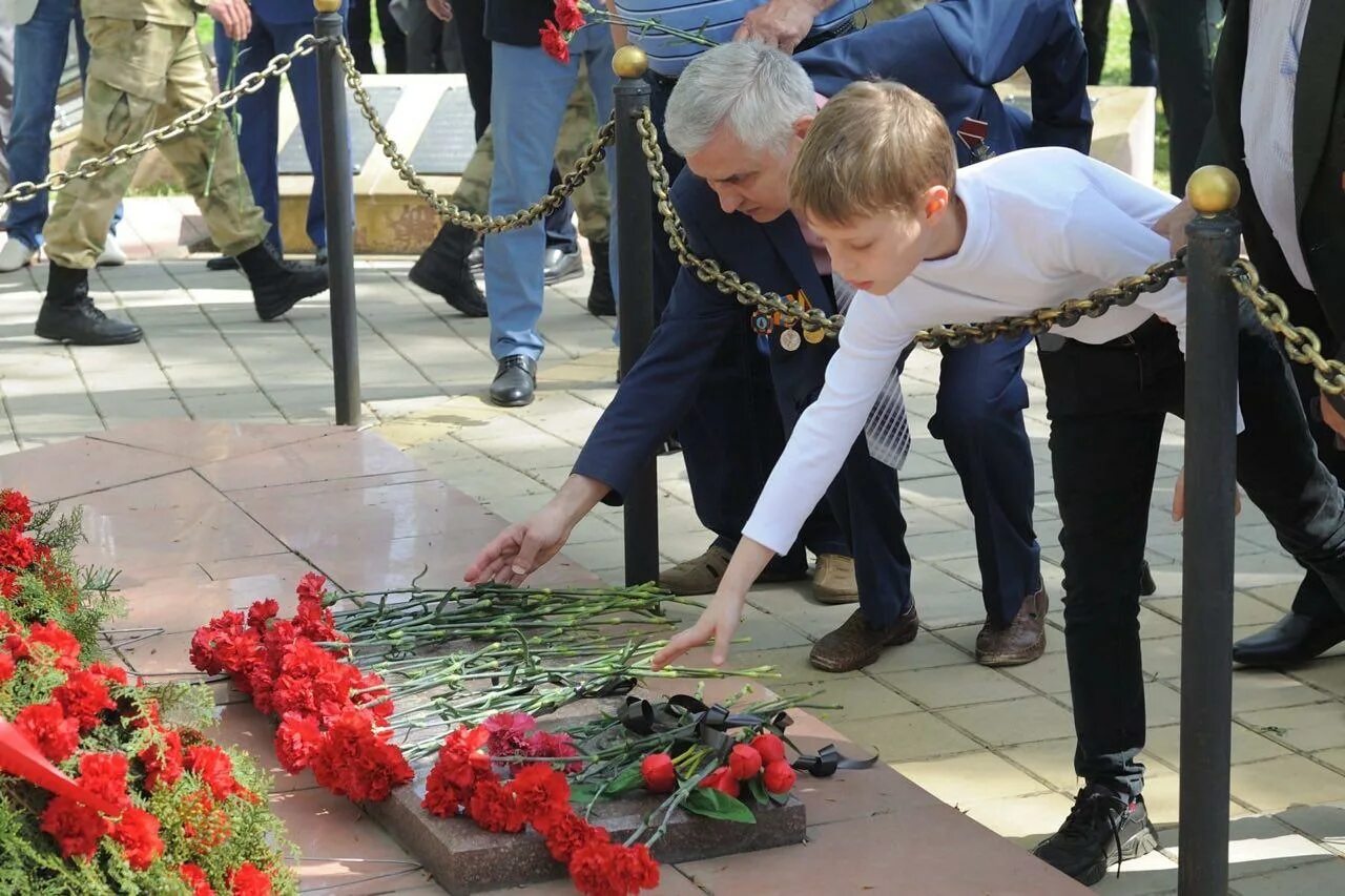 День памяти жертв Чернобыля. День памяти погибших в радиационных авариях и катастрофах. День памяти Чернобыльской трагедии. Международный день памяти о Чернобыльской катастрофе. Минута молчания в память жертв