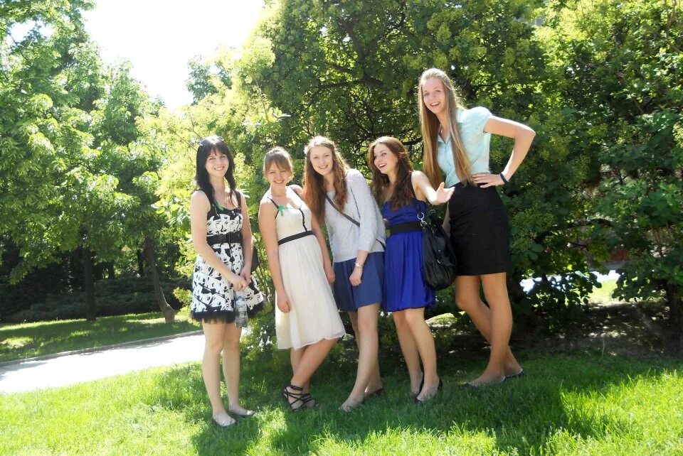 Чжан цзыюй самая высокая девочка. Людмила титченкова. 7б самый лучший класс. Самая высокая в классе. Самая высокая в классе.