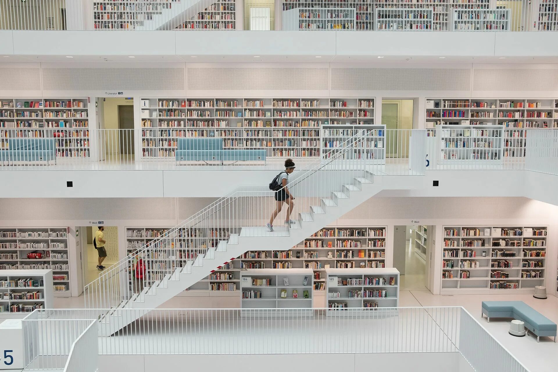 City library. Библиотека Штутгарта. Библиотеки Европы. Сити библиотека. Библиотека Штутгарта детский отдел.