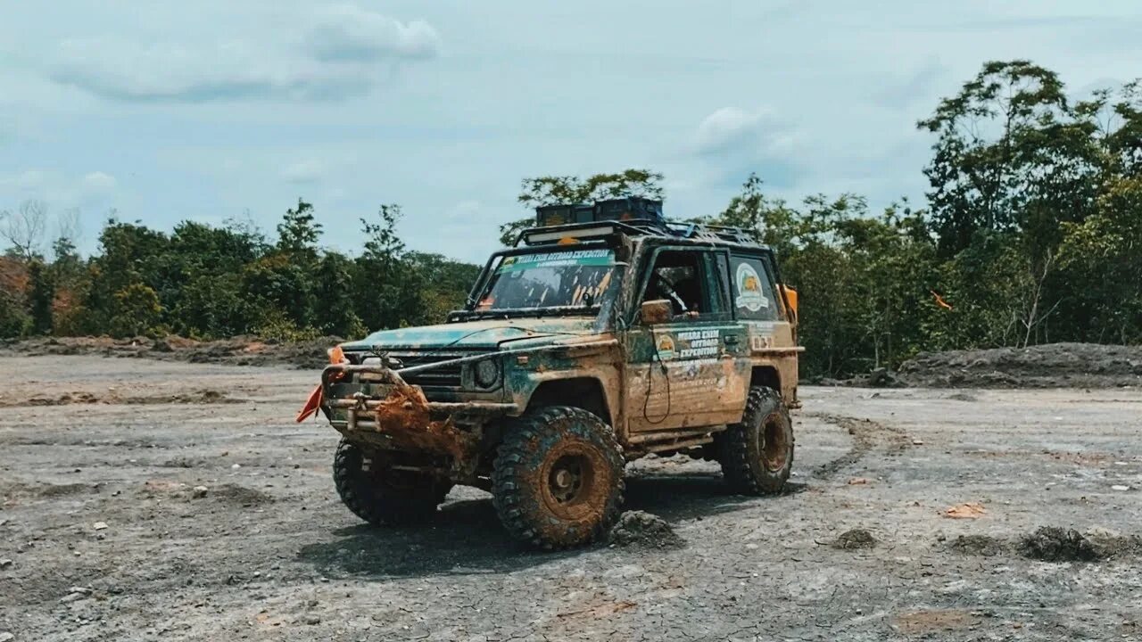Off road expedition. Off road expedition. Red offroad команда. Ford excursion expedition. Toyota tacoma polar expedition.