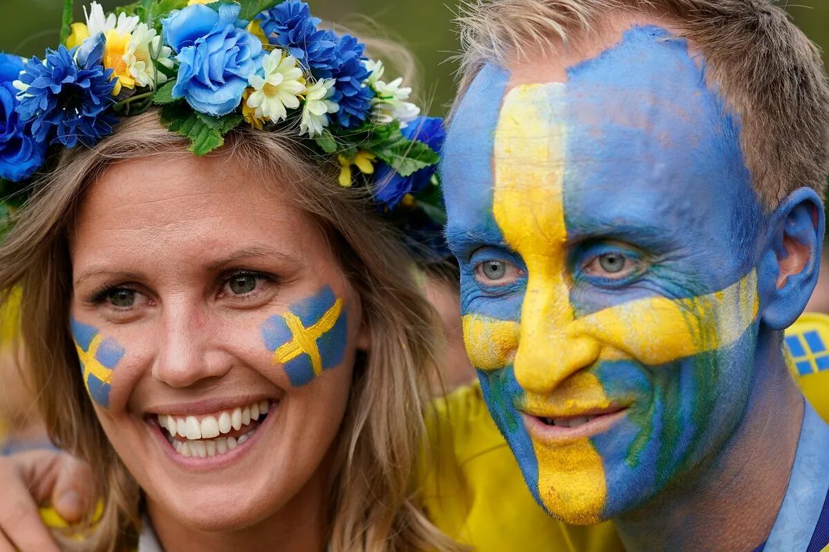 Занятия населения швеции и франции. Великобритания и швеция. swedish football fans. британия и швеция. выход швеции из британии.