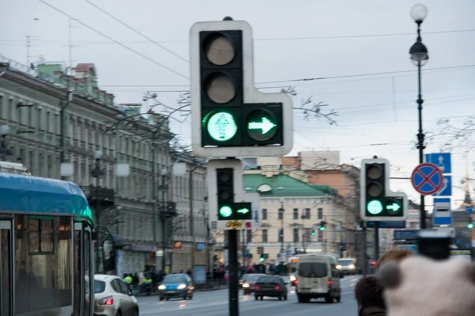 Светофор санкт петербург. Светофоры в Санкт-Петербурге. Трамвайные светофоры СПБ 2023. Светофоры в Питере. Новый светофор в Петербурге.