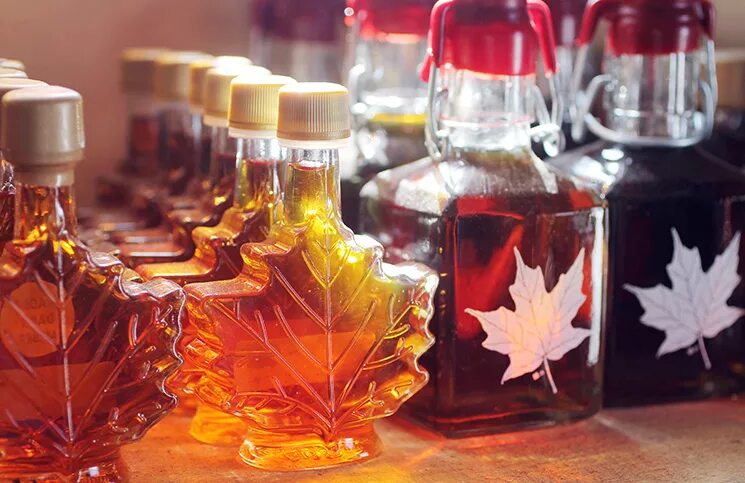 Польза кленового сока для человека. Кленовый сироп Maple Syrup. Кленовый сироп Канада. Кленовый сироп Jakeman's. Канада Эстетика кленовый сироп.