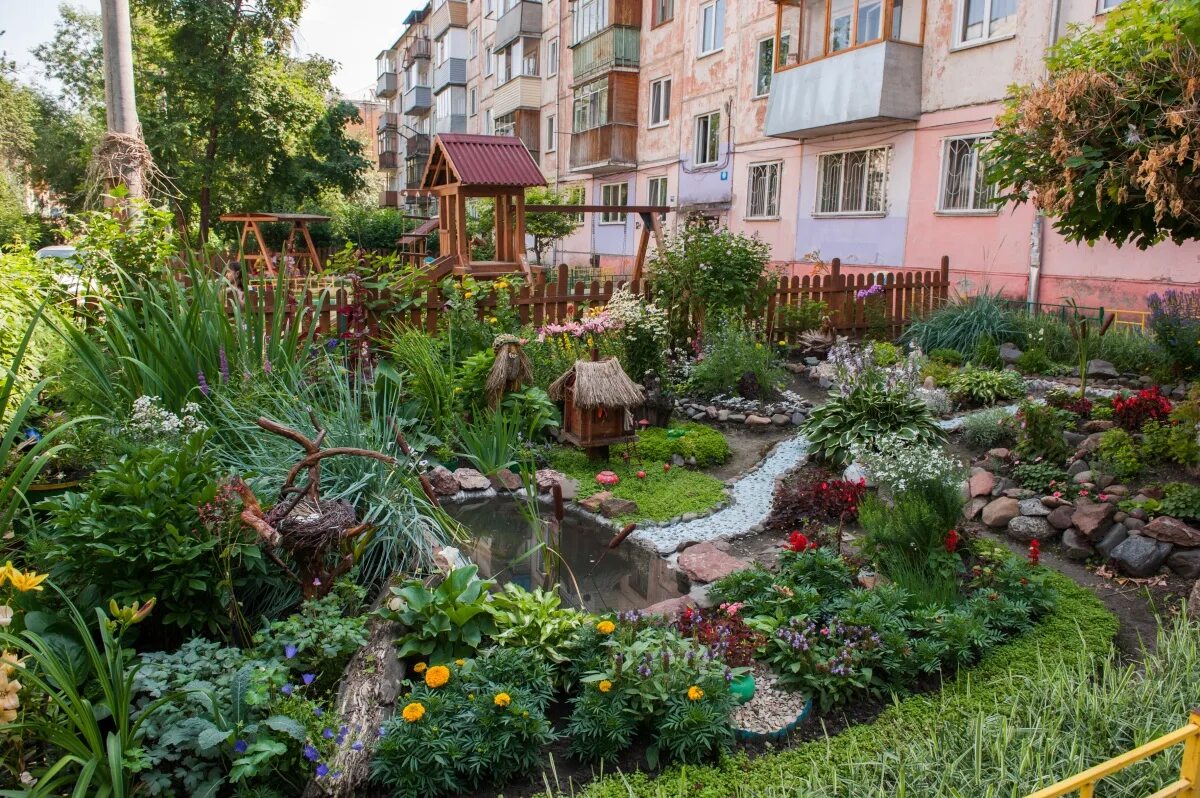 лучший дворик. самый лучший двор. самый лучший двор.